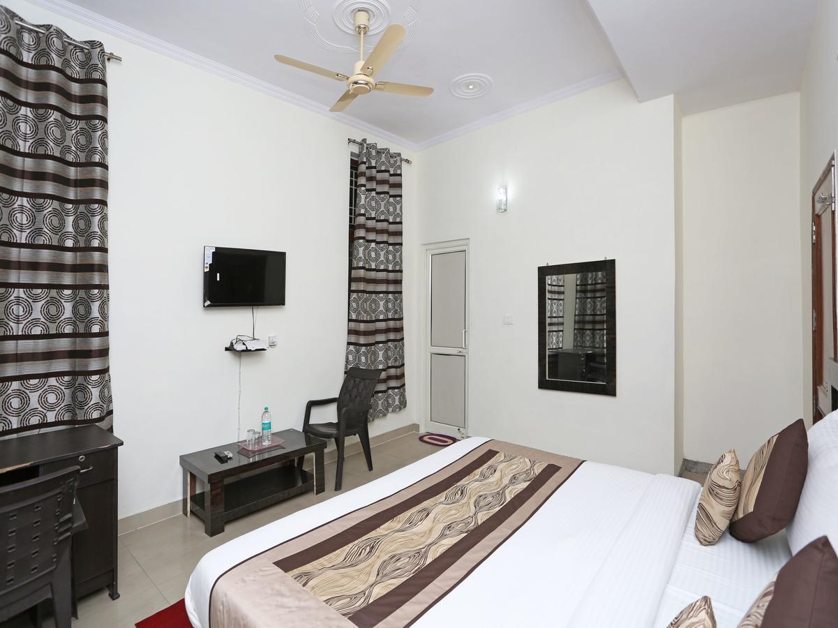 Oyo 8910 Celeste Inn Greater Noida Kültér fotó