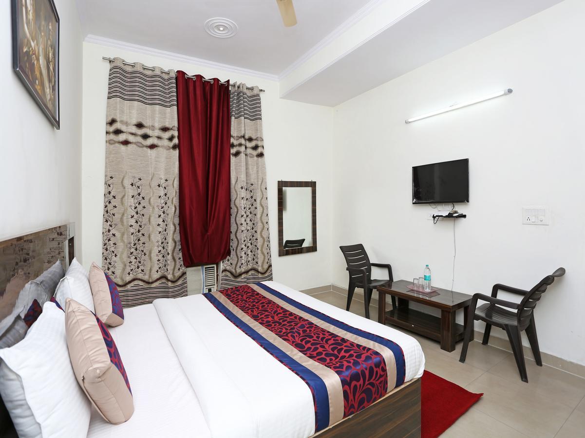 Oyo 8910 Celeste Inn Greater Noida Kültér fotó