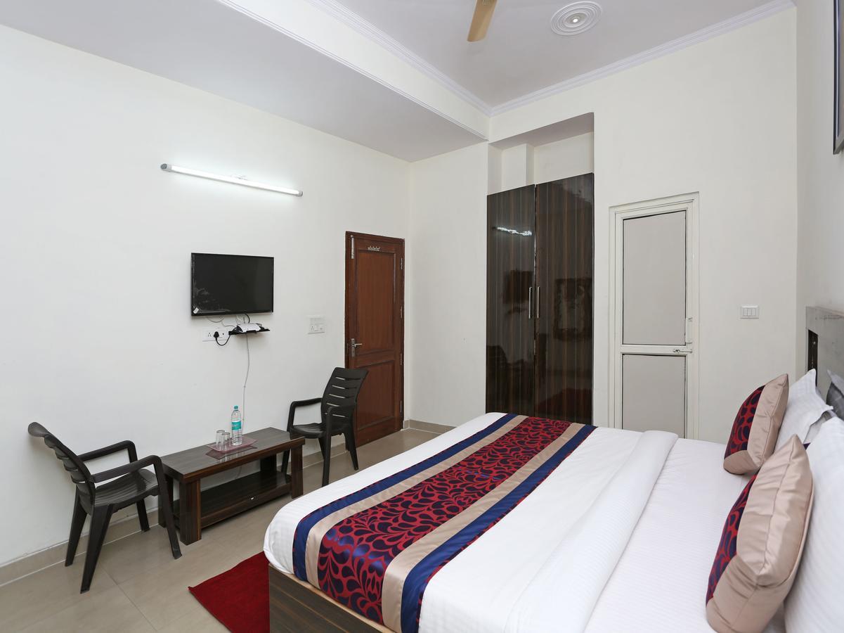 Oyo 8910 Celeste Inn Greater Noida Kültér fotó